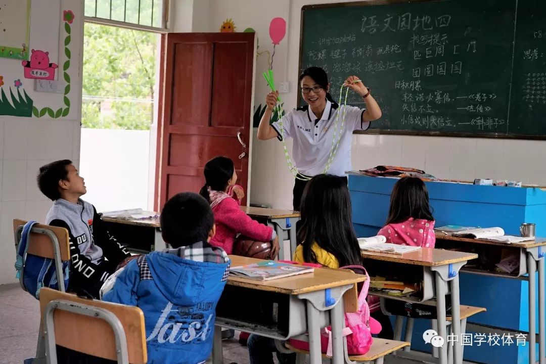 农村教学点来了城里的老师——《我是体育教师》公益活动支教江西革命