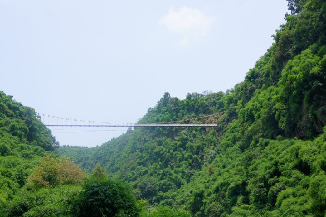 成都首座玻璃棧道將在五一假期全面開放