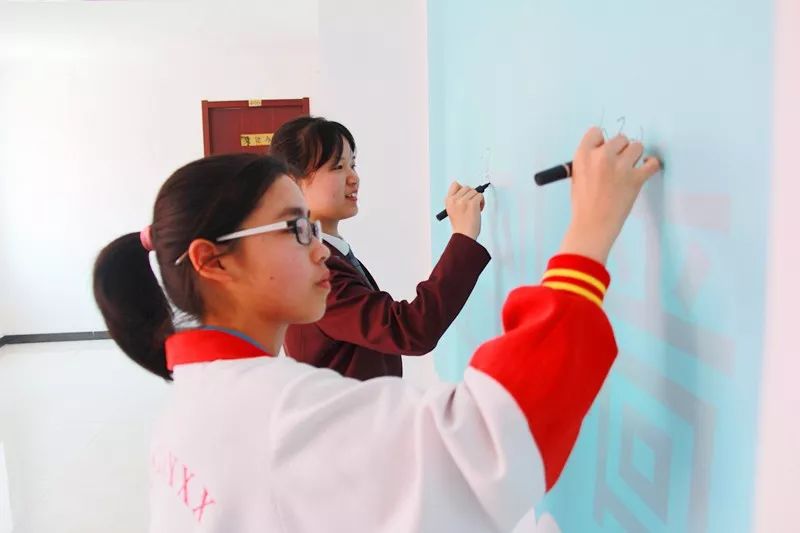 来自东风小学张悠然最终获得小学组一等奖,牛栏山二小赵禹尧和石园