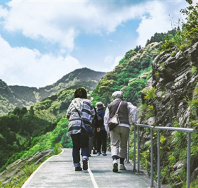 香港老年人組團登山遠足. (資料圖片)