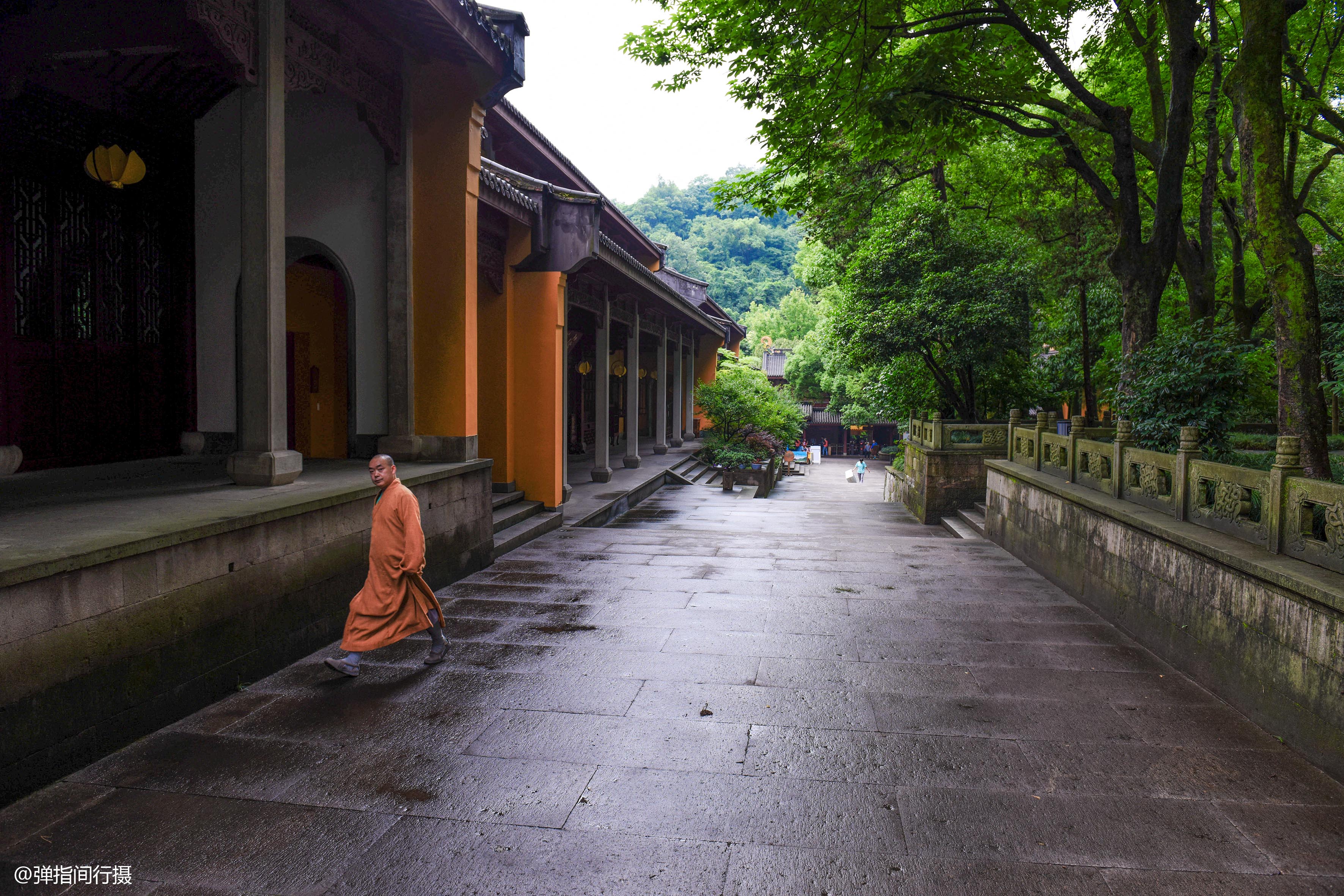 杭州灵隐寺由印度人始创这座1700年名刹的义工多是白发老人