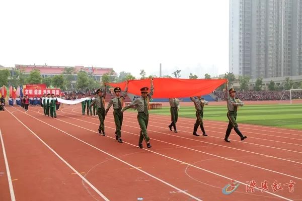 銀谷國際實驗學校的戲曲方隊九澧教育集團的啦啦操方隊實驗小學的大型