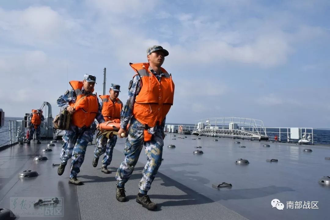 海軍某部在南海某海域進行實戰化訓練