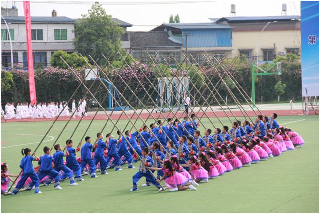 绵竹市南轩中学曲棍球特色展示南轩小学的体育趣味课课练展示—生存