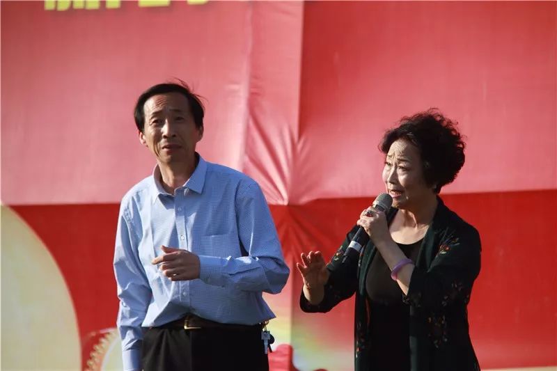 张保平,吴国华 同台演唱上党梆子《赵树理》选段,引得台下掌声一片