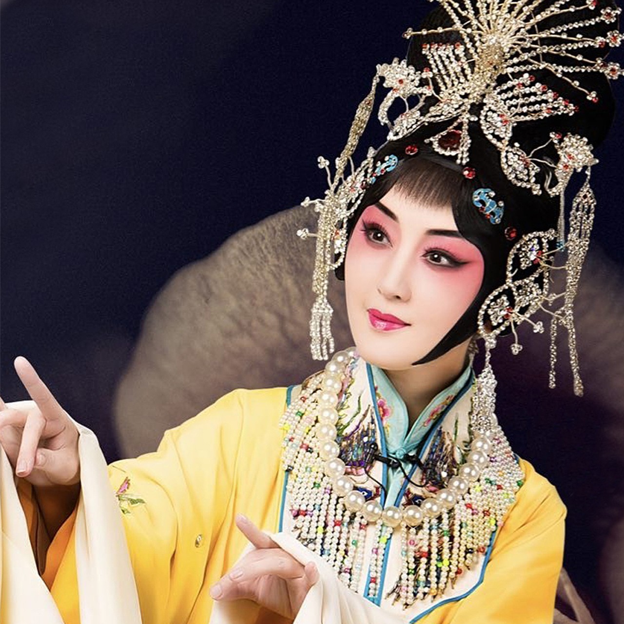 杨钰莹扮杨玉环唱梅派京剧,古今两代绝色美人穿越时空的完美融合