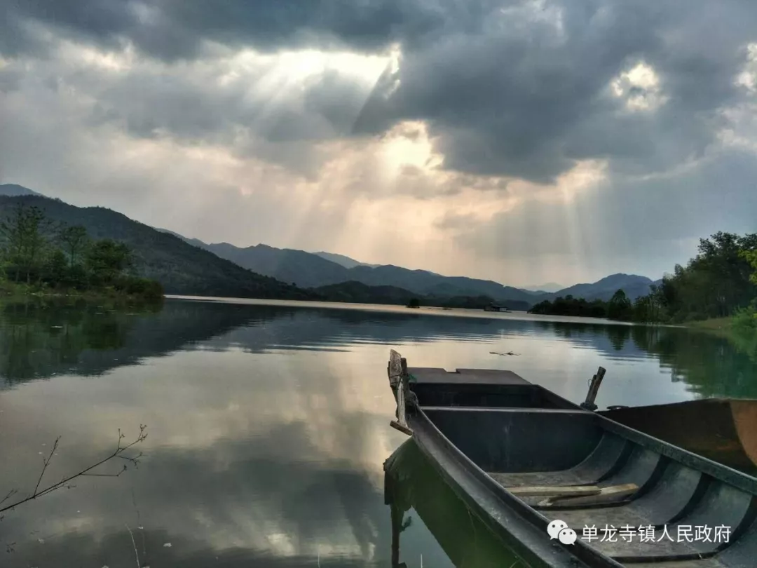 霍山单龙寺鲜花小镇图片