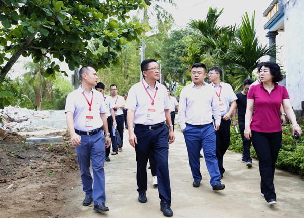 陵水副县长符史锦图片