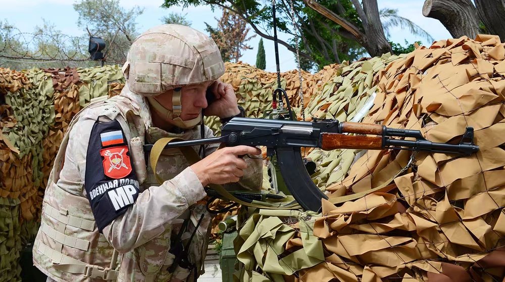 俄军驻叙利亚空军基地内宪兵还在用70年前的老枪