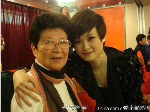 夏奶奶和李宇春图片