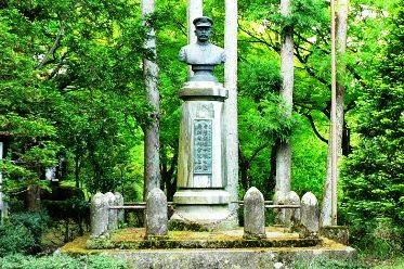 而广濑武夫,除了在东京有铜像,他的家乡等地,都建有铜像以及纪念馆