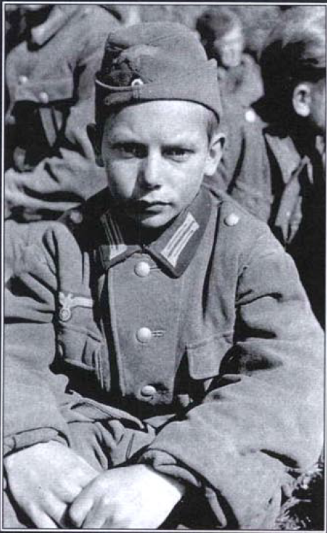 希特勒年轻时的照片图片