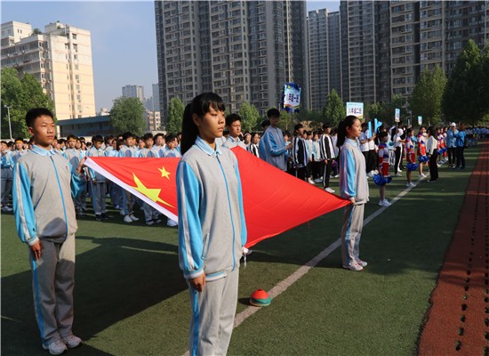 郑州市第82中学春季运动会:力量的角逐 青春的涌现