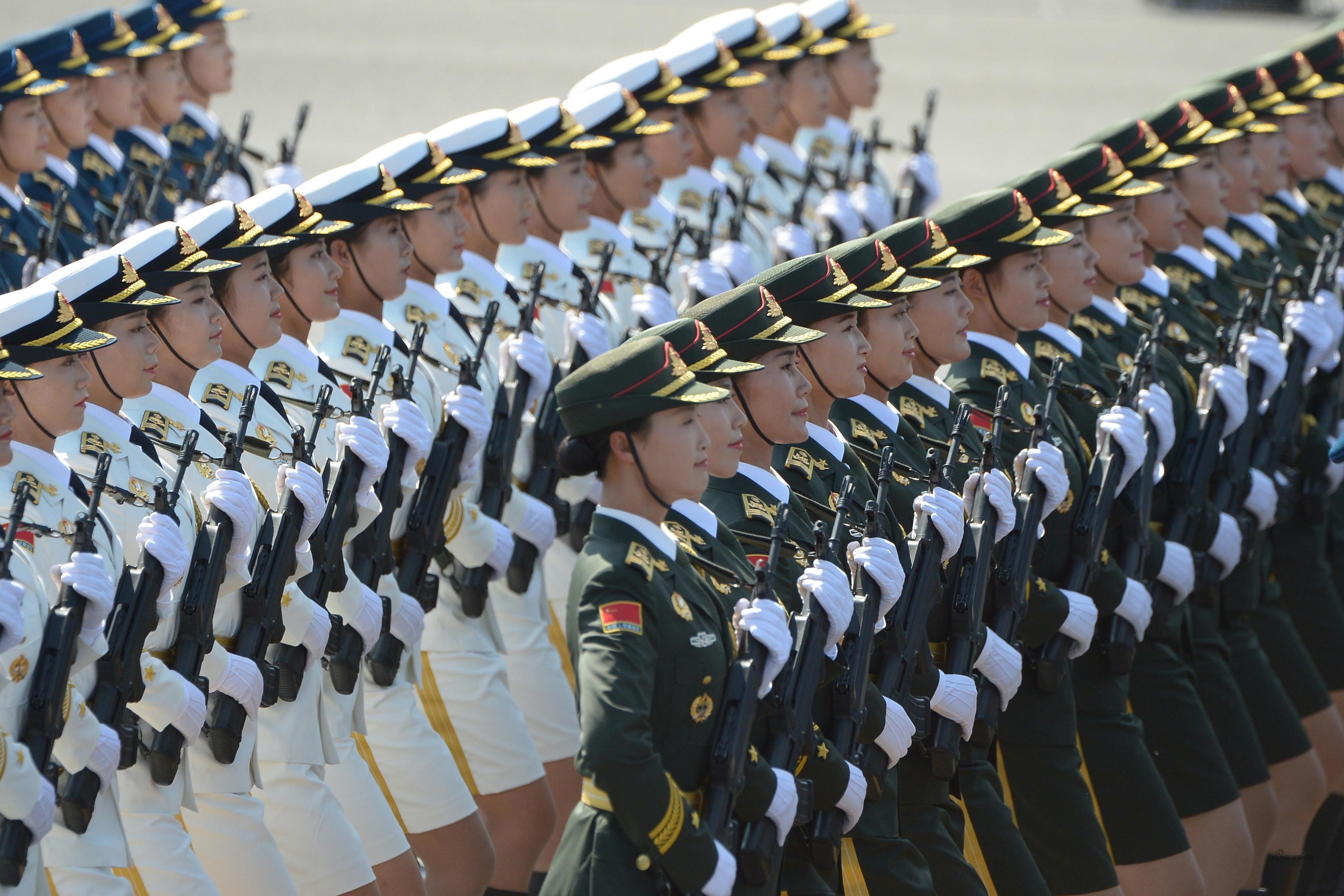 仪仗队女兵护旗手比赛图片