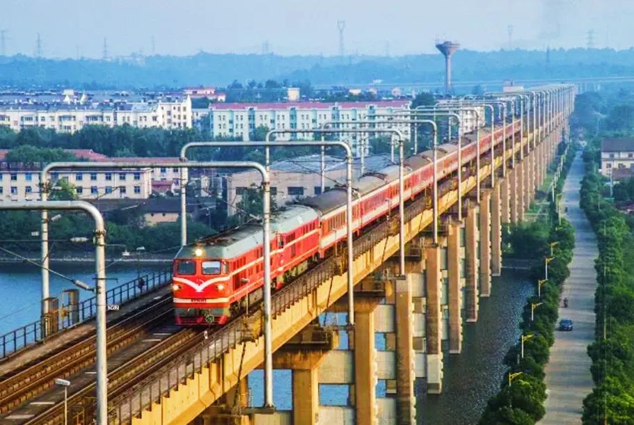 为什么京九铁路不走襄阳,荆州,湖南一线,而要走麻城,江西呢?