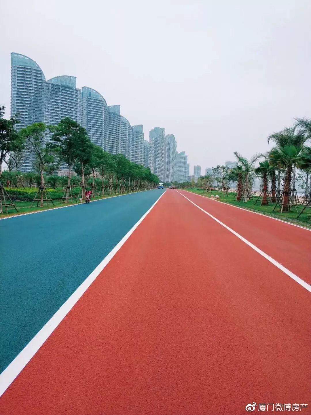 美呆同安环东海域出现一条彩色跑道被称厦门最美跑道之一