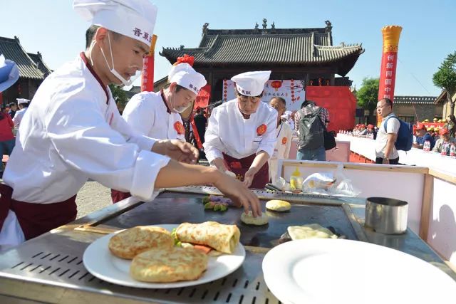 襄汾餅子大賽火了各大媒體爭相報道這餅子看著也饞哩