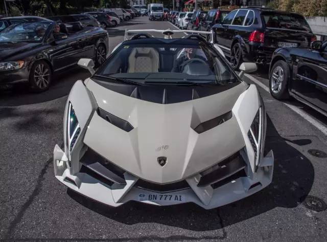 蘭博基尼veneno roadster, 最土壕/最汽配城範敞篷毒藥又上路啦!