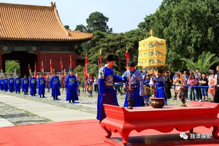 一种是遣祭,指朝廷按节序派遣官员到陵园祭祀;另一种是躬祭,即皇帝在