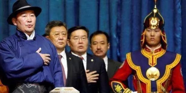 蒙古国肌肉总统的非凡人生