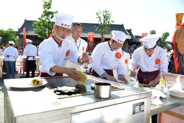 襄汾餅子大賽火了各大媒體爭相報道這餅子看著也饞哩