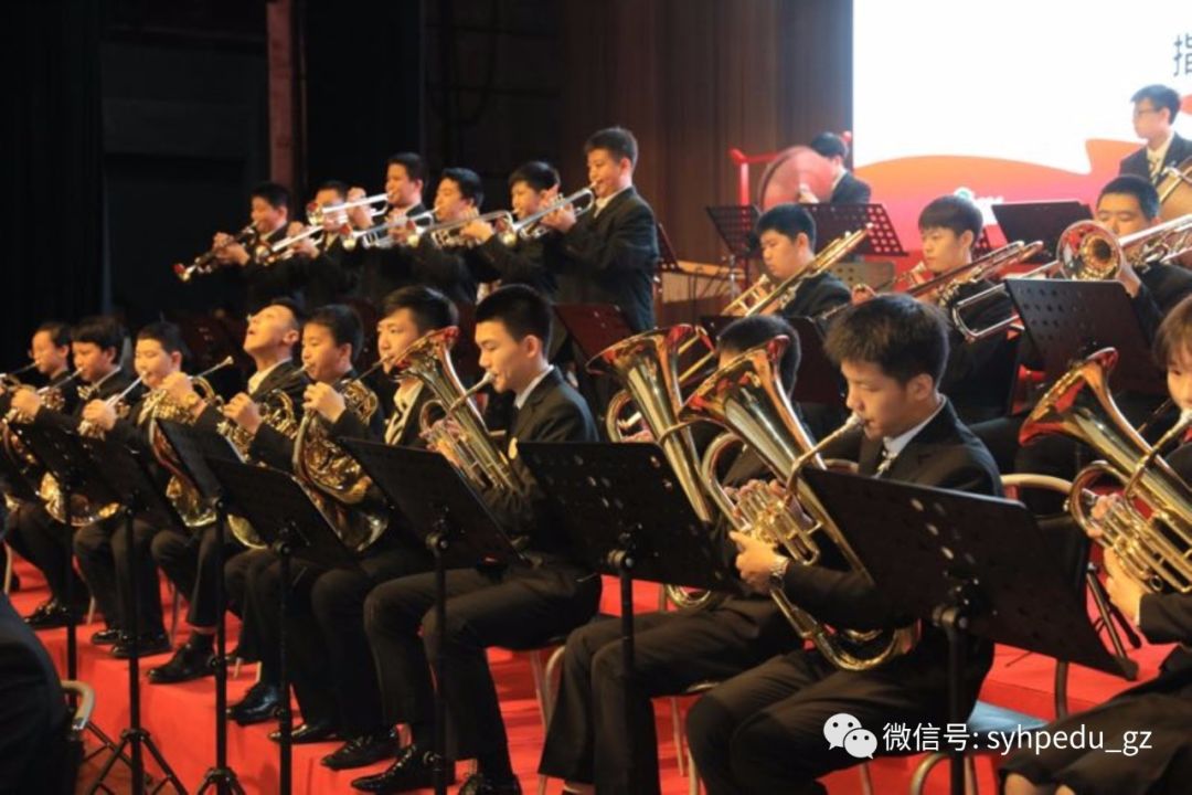 南昌中学凤凰管乐团参加杯第十二届优秀管乐团展演喜获佳绩