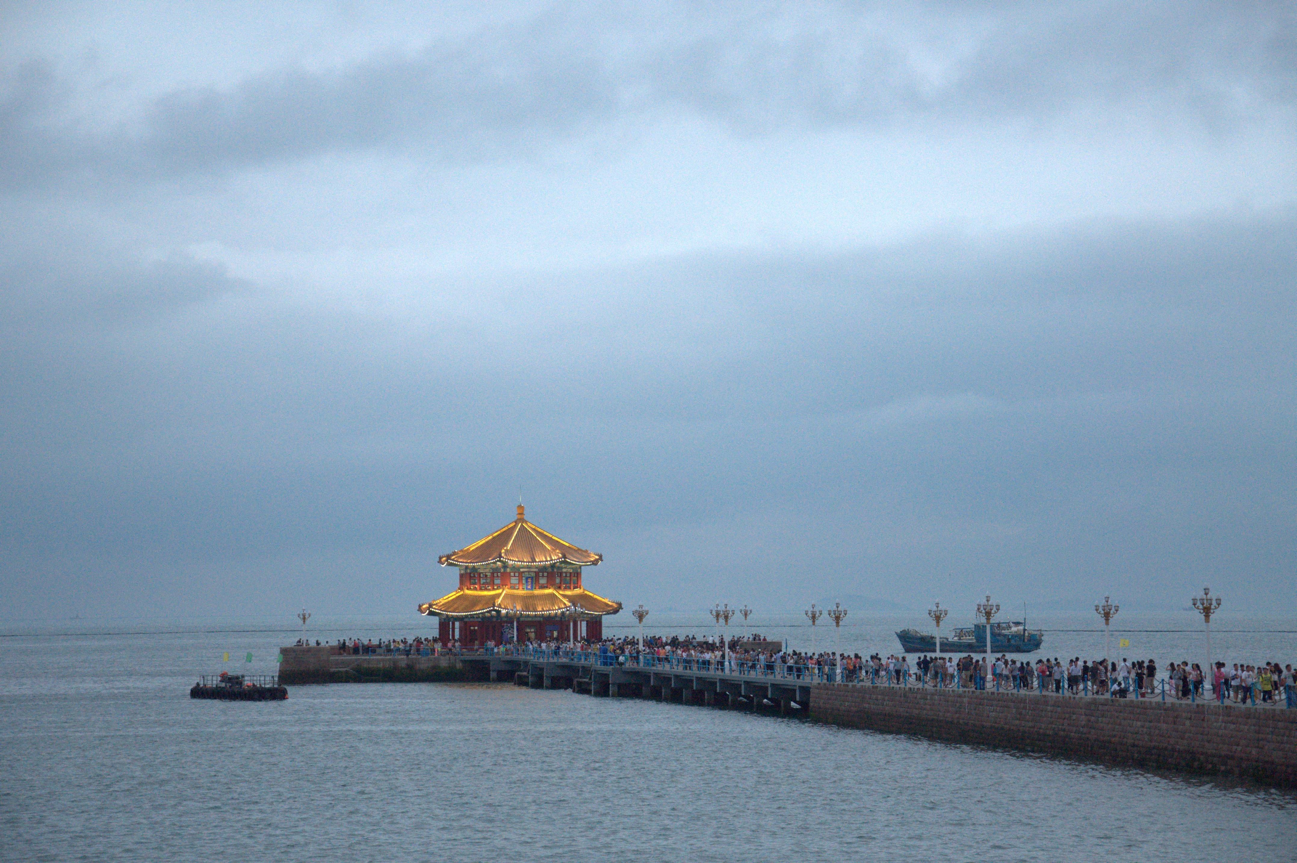 青岛最早的码头——栈桥