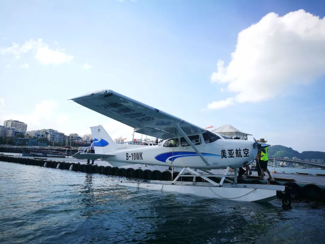 赛斯纳172水陆两栖飞机国内首次水上试飞成功