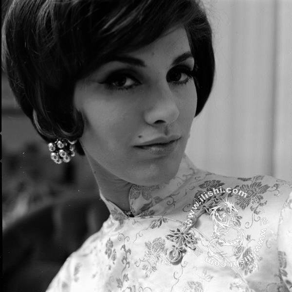 美国女孩穿旗袍引争议原来在60年代东方旗袍魅力就风靡美国