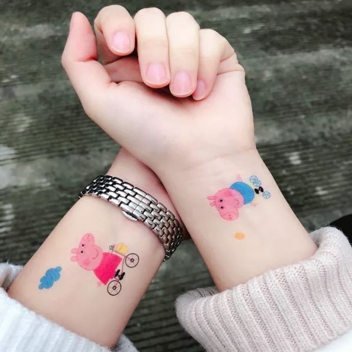 話最初是短視頻網站上很多主播說的,(get your peppa pig tatt, shout