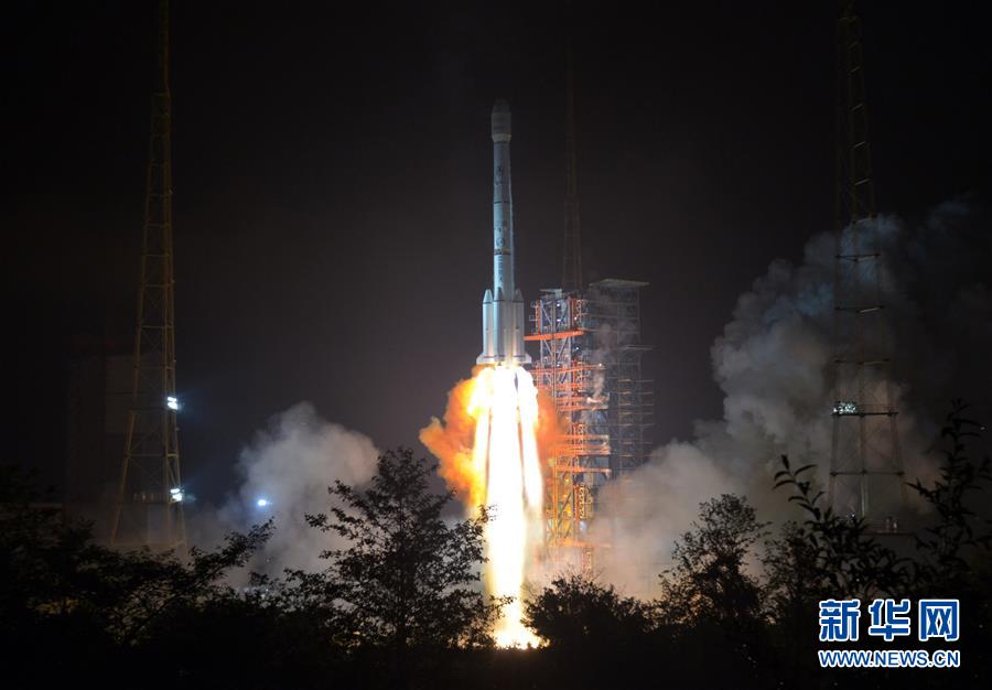 长征三号乙运载火箭在西昌成功发射亚太6c卫星