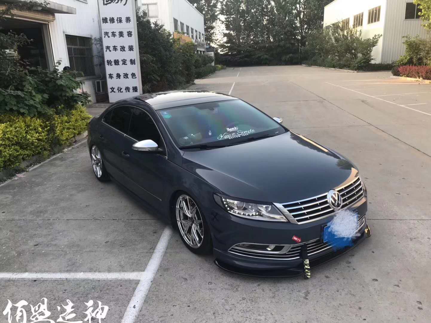 低姿態和超級跑車一決高下 大眾cc改裝新款accu-vx4氣壓避震玩低趴