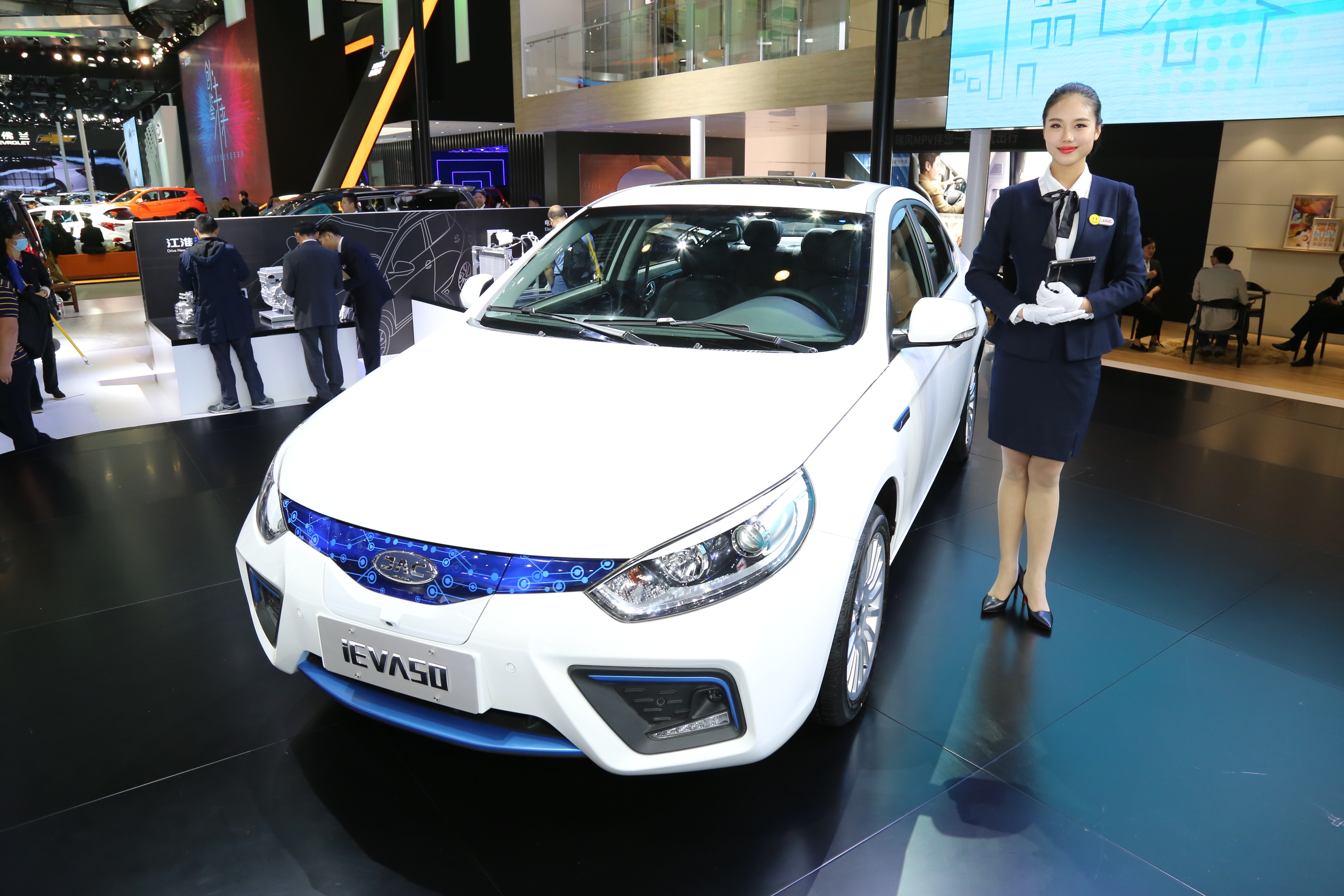 比克电池:为北京车展新能源汽车打造芯动力