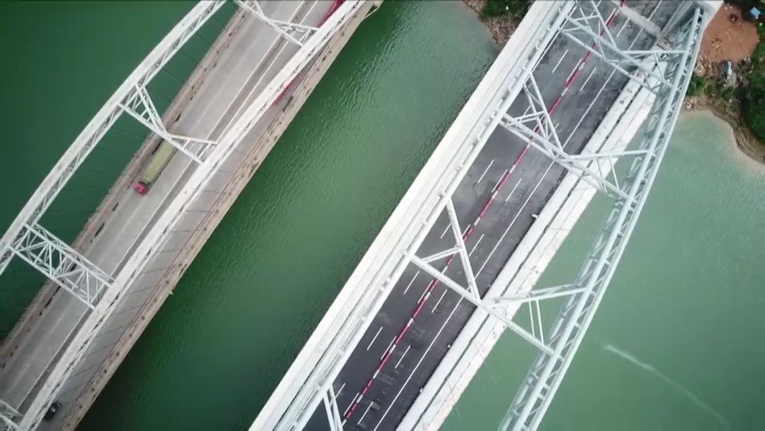 哇哇哇橫縣六景鬱江特大橋通車啦