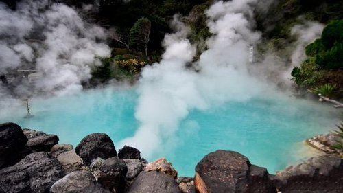 9,別府地獄溫泉:別府地獄溫泉是日本最著名的溫泉,終年都被霧氣蒸騰的