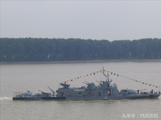 内河武装巡逻艇图片