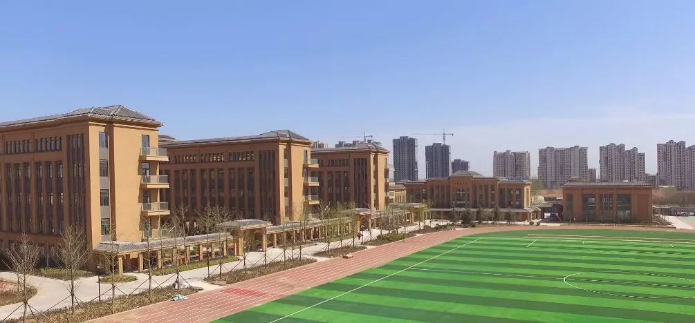 新区首座以卫城文化为设计主题的中学完工