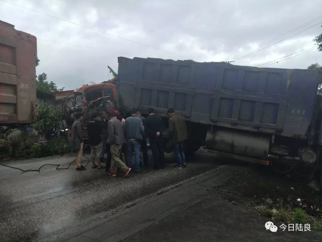 又发生一起交通事故这回是两辆大货车