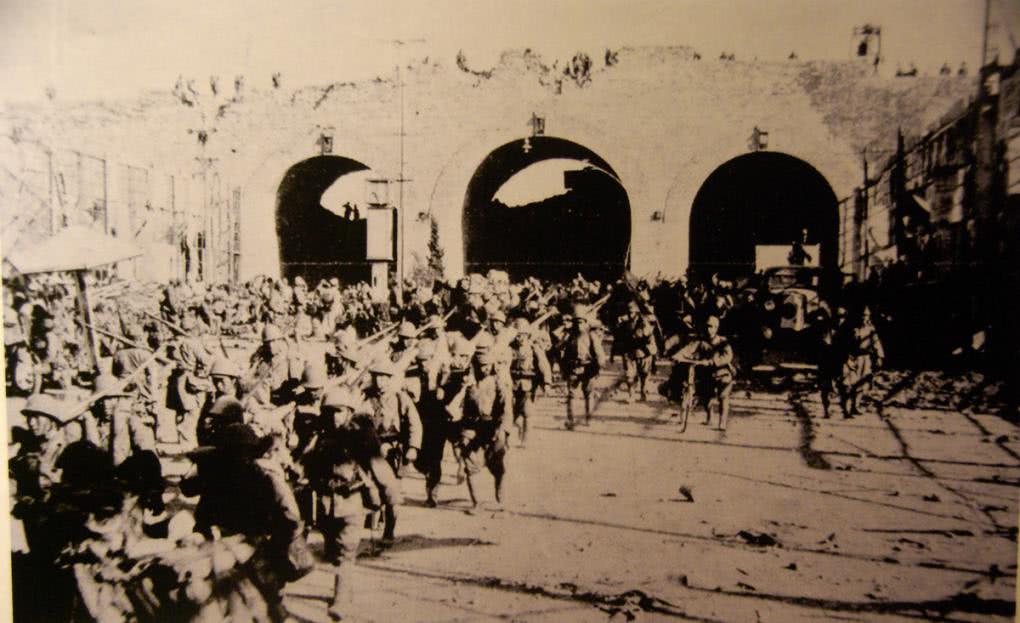 1937年8月13日淞沪会战图片