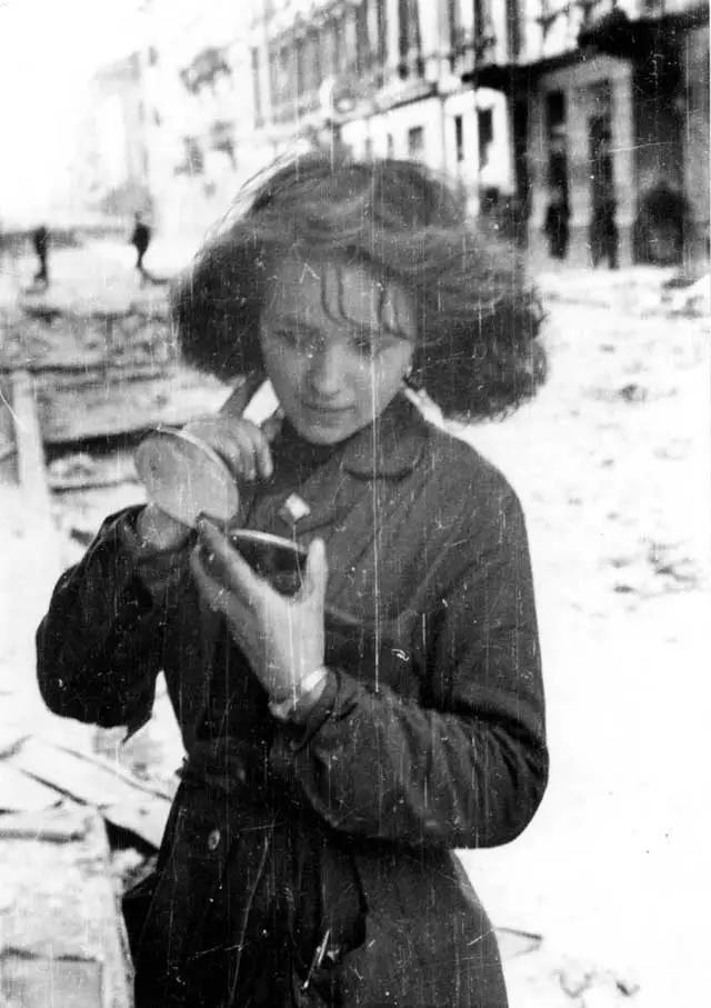 二战中女人的凄惨遭遇,9张老照片,没有勇气看到最后