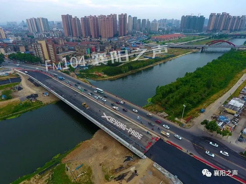 清河一橋跨越小清河,西連樊城區大慶東路,東接襄州區航空路,是連接