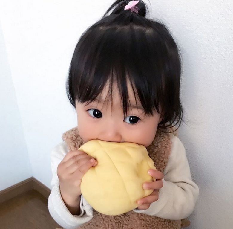 甜美的笑容加上可爱的短发日本这位1岁半萌宝就是小仙女本人了