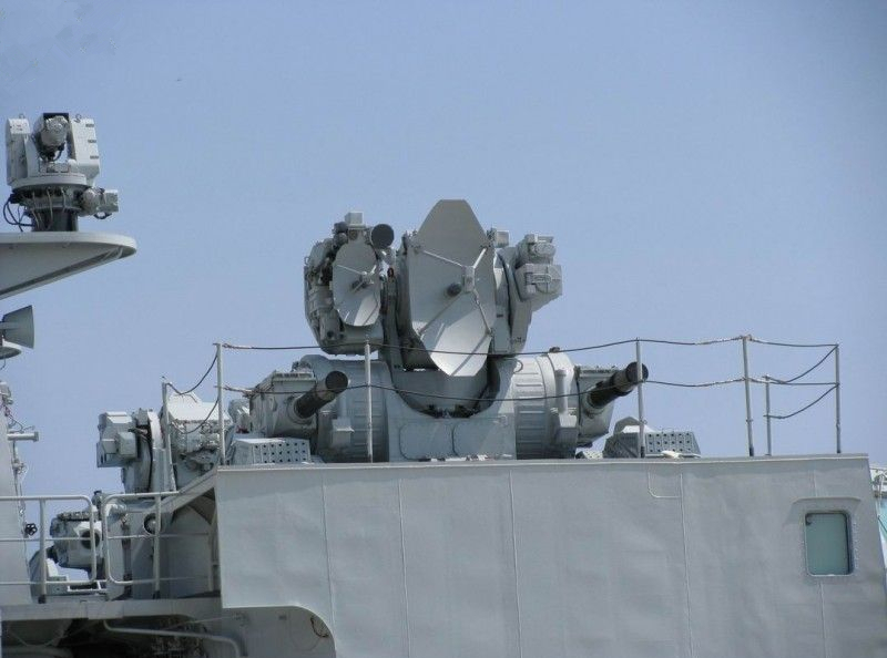 在购买现代级的同时,也引进了一批配套设备,如中程防空导弹,ak630舰炮