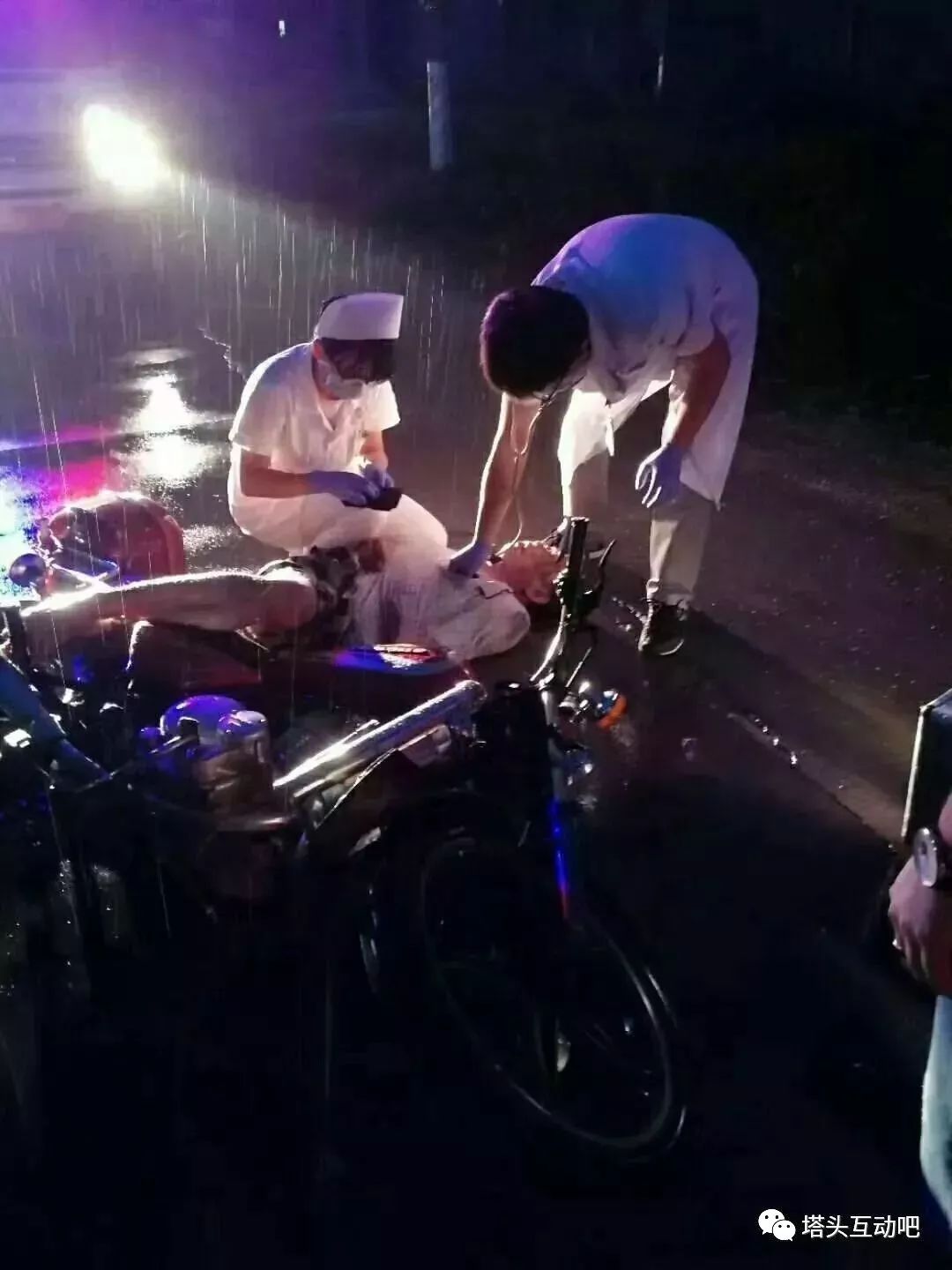 揭西鳳江發生車禍事故,摩托車男子不幸身亡.