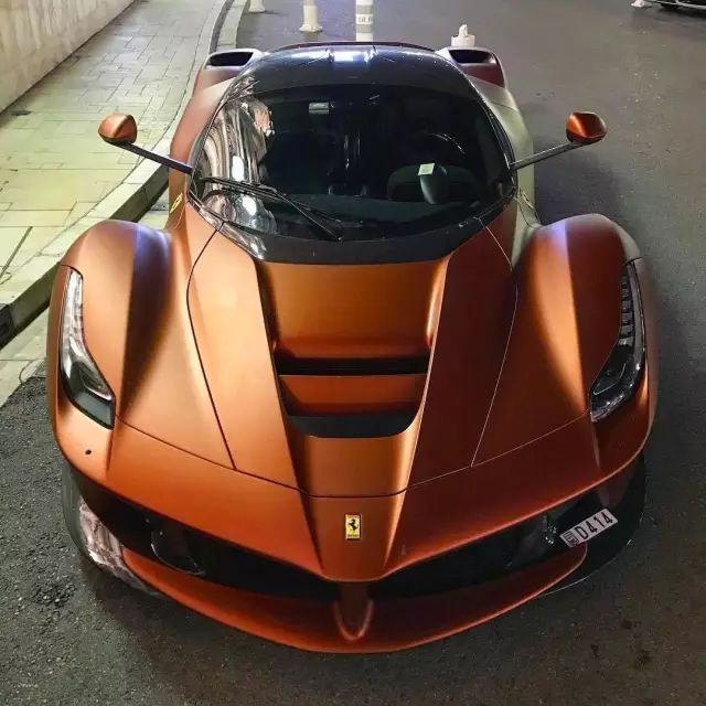 帥死我啦又一匹醉人的啞光法拉利laferrari