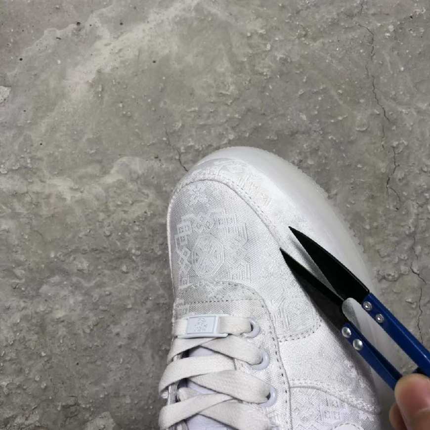 鞋子被老师剪碎图片