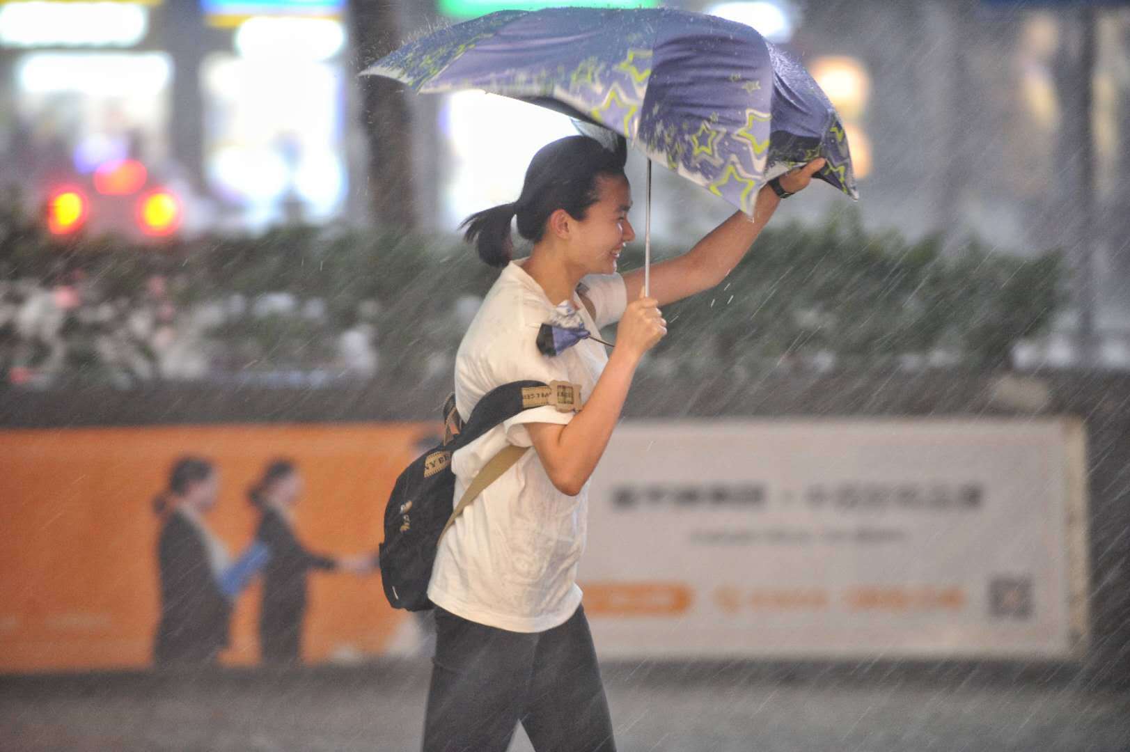 廣東多地大雨傾盆,你被淋成