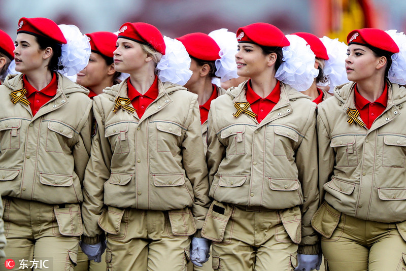 俄罗斯仪仗队女兵图片