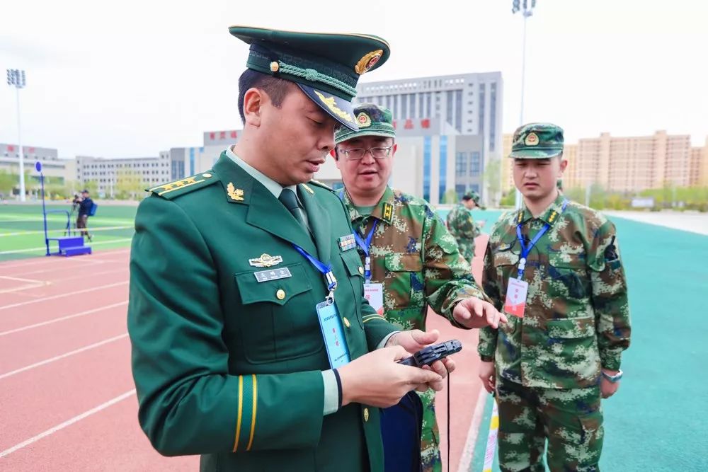 今天,肅哥帶大家去看看,在訓練場上,消防官兵用拼搏和鬥志