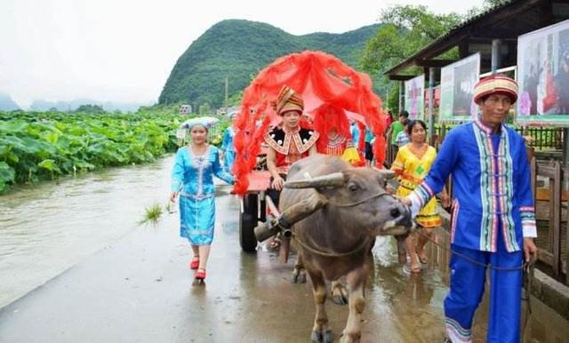 向新郎們致敬!結婚豪車看多了,那就來看看這些不一樣的接親方式